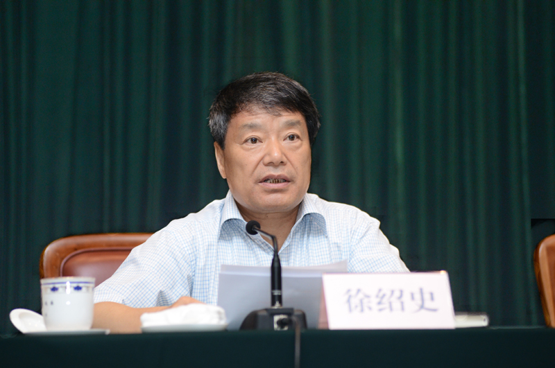 尚冰參觀“踐行節(jié)能低碳，建設(shè)美麗家園”節(jié)能科普展