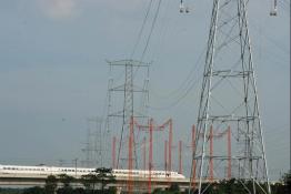 皖電東送淮南至上海特高壓成功放線(xiàn)跨越高鐵