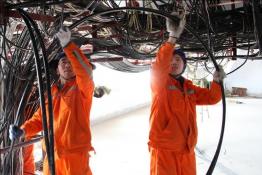 冒嚴(yán)寒進(jìn)行變電站智能化改造