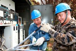 冒高溫施工當(dāng)好客戶發(fā)展“先行官”