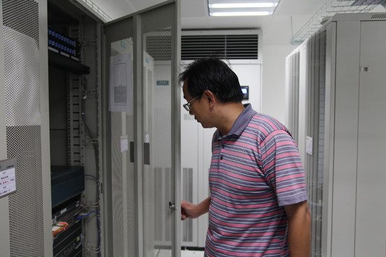 記者走訪(fǎng)大理局機(jī)房