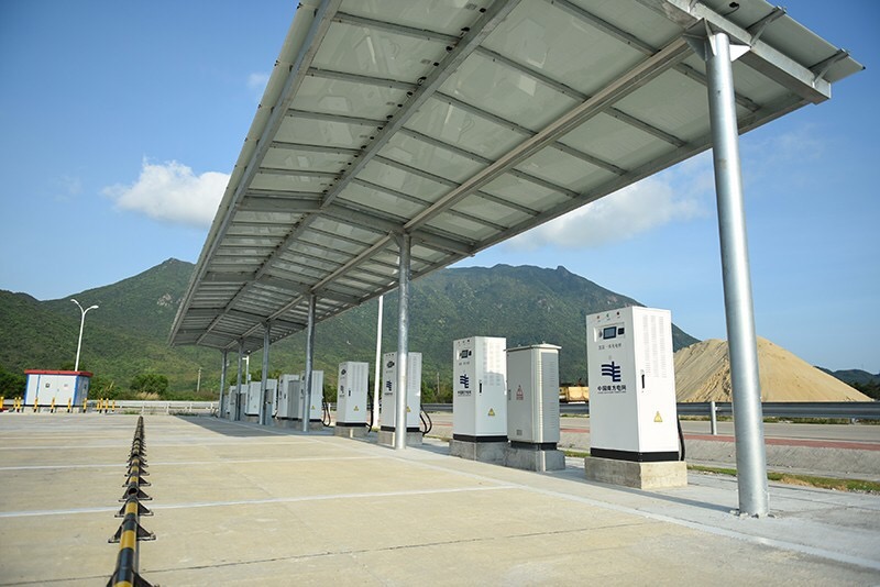 南方電網(wǎng)投運(yùn)全國(guó)首個(gè)“變電站+充電站”