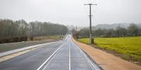 浙江建成全球承重最大太陽(yáng)能道路 電動(dòng)汽車(chē)或?qū)⑦呅旭傔叧潆?/></a></div>
                                <h3><a class=