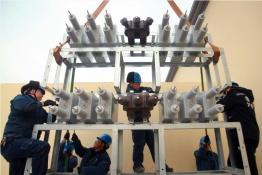 國(guó)網(wǎng)濟(jì)源供電公司改造設(shè)備，精益運(yùn)維