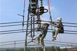 帶電作業(yè)兩小時(shí) 危急缺陷化險(xiǎn)為夷