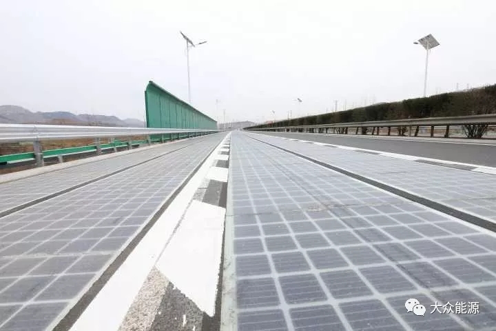 漲知識！高速公路上汽車怎么邊跑邊？