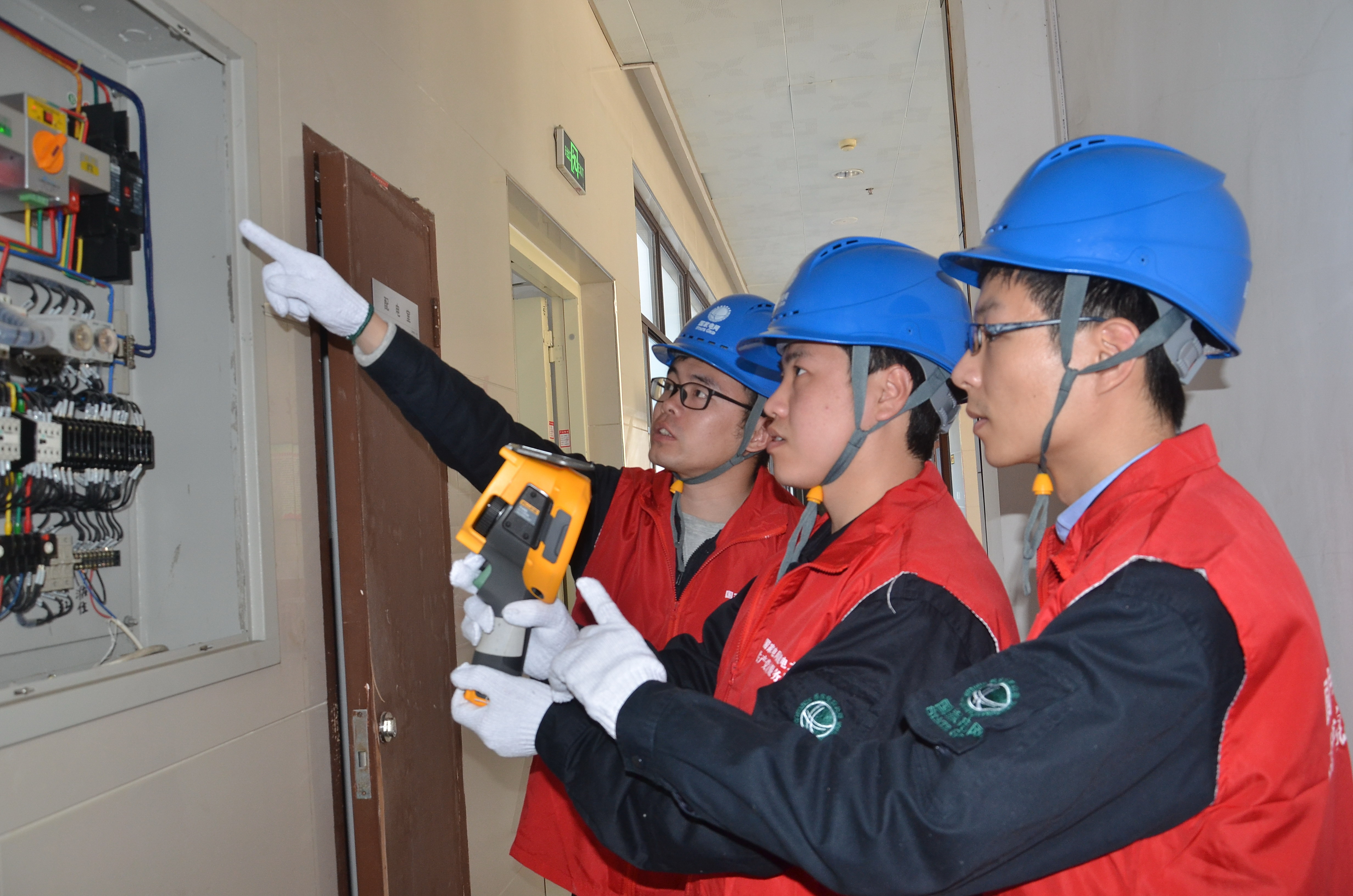 福州供電弘揚(yáng)雷鋒精神開(kāi)展志愿服務(wù)