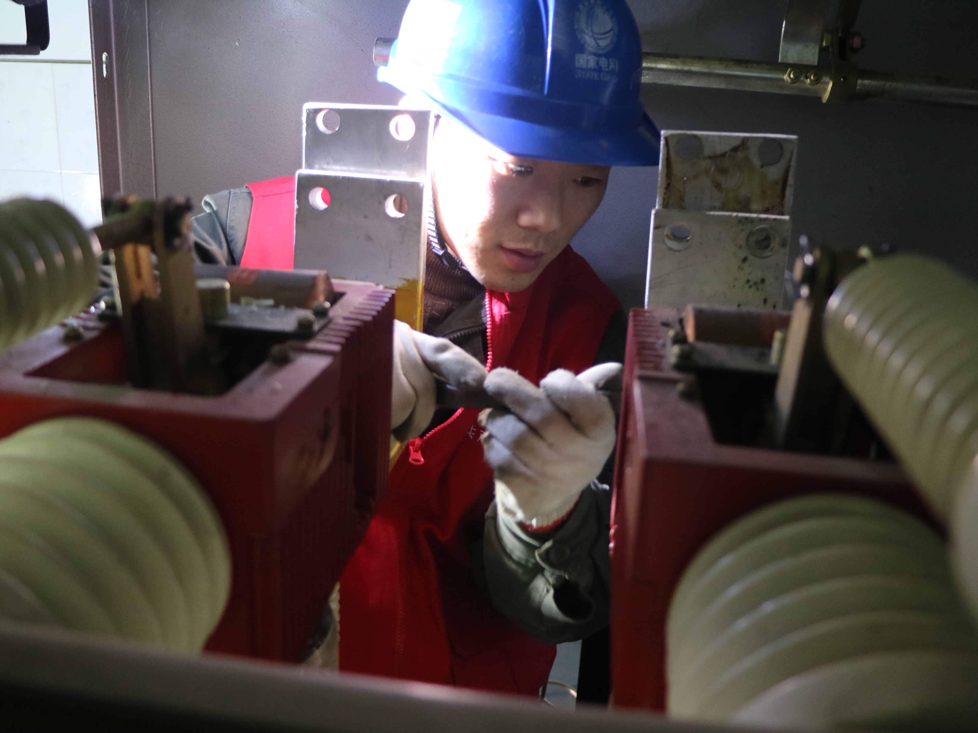 黨員服務(wù)隊(duì)丨襄陽(yáng)供電開(kāi)展零點(diǎn)搶修活動(dòng)