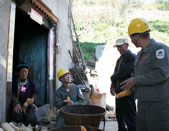 黨員服務(wù)隊(duì)丨雅安電力五年堅(jiān)持溫暖他人