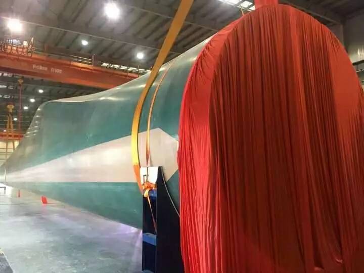 擁有自主知識產權 兼容兩種風機 國內最長風電葉片在如東下線