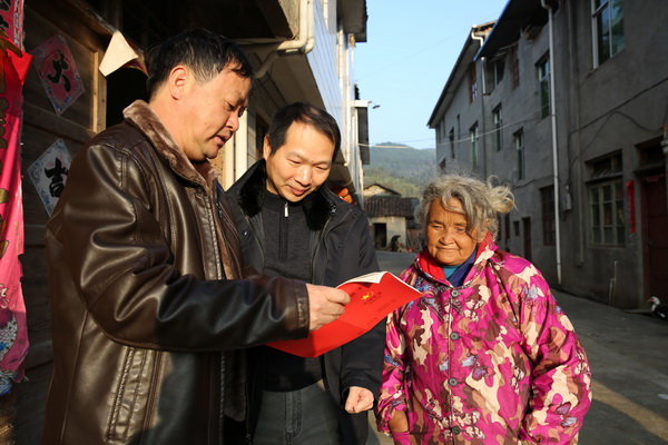 泰寧供電歲末嚴寒關愛精準扶貧戶