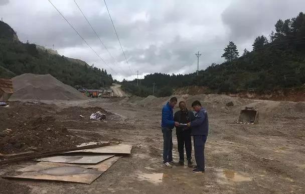 聽說最近輸電線路和鐵塔“火”啦！