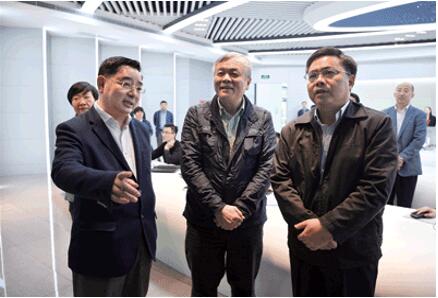 上海市人大常委會(huì)副主任肖貴玉參觀上海電氣風(fēng)電數(shù)據(jù)中心