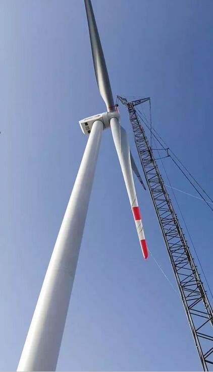 國投在桂第一個(gè)新能源項(xiàng)目首臺(tái)風(fēng)機(jī)樹立！