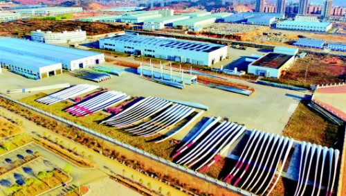 威寧風(fēng)電葉片列隊待發(fā)直供云貴川