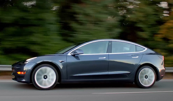 特斯拉進退維谷 太陽能拯救他嗎？