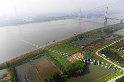 準(zhǔn)東—皖南特高壓順利跨越長(zhǎng)江