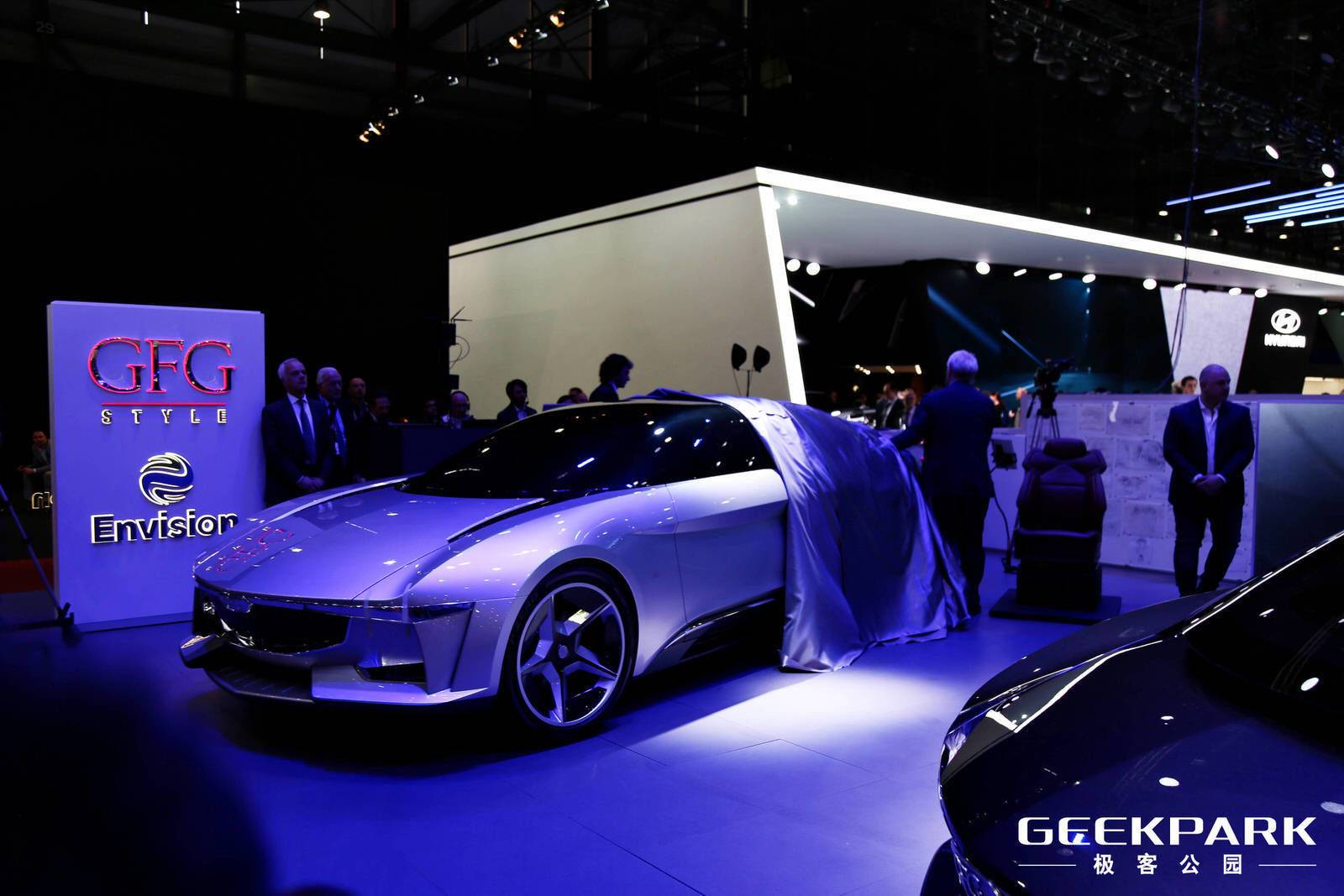 電動(dòng)汽車爆發(fā)前夜的危險(xiǎn)與機(jī)遇