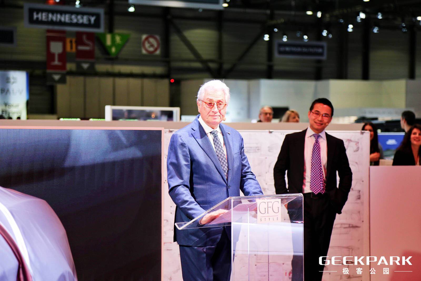 電動(dòng)汽車爆發(fā)前夜的危險(xiǎn)與機(jī)遇