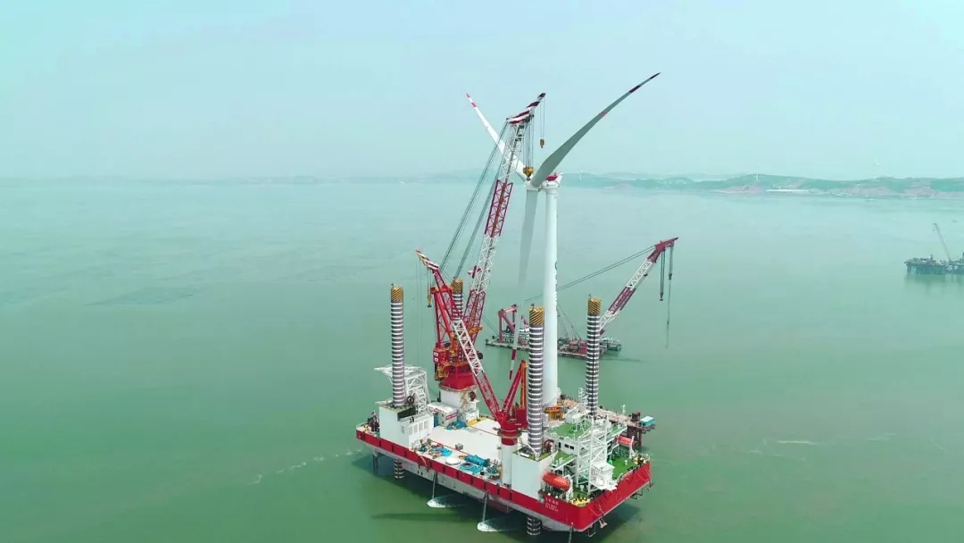 重磅！全球風輪直徑最大抗臺風型風電機組成功吊裝！