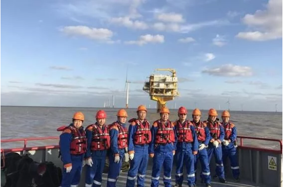 歐洲用直升機(jī)，中國的海上風(fēng)電運(yùn)維卻靠船和人，是因?yàn)楦F嗎？不！
