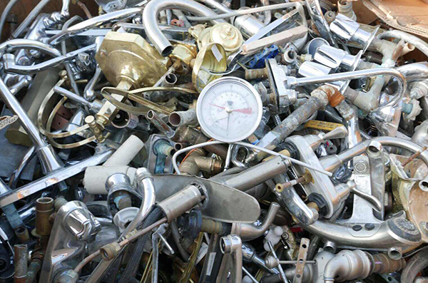 海關最大規(guī)模打擊“洋垃圾”，17地同時收網(wǎng)打掉團伙39個