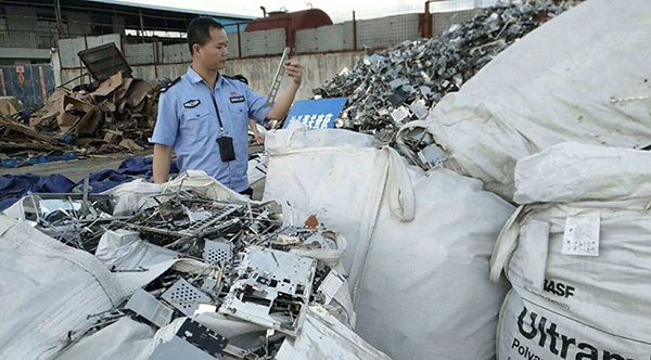 海關最大規(guī)模打擊“洋垃圾”，17地同時收網(wǎng)打掉團伙39個