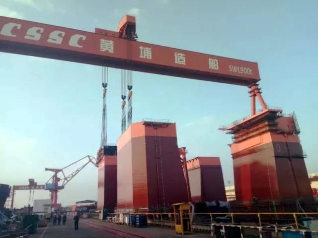 可抗16級(jí)臺(tái)風(fēng)、服務(wù)10MW海上風(fēng)機(jī)！全球首制深潛坐底多功能風(fēng)電工程船交付