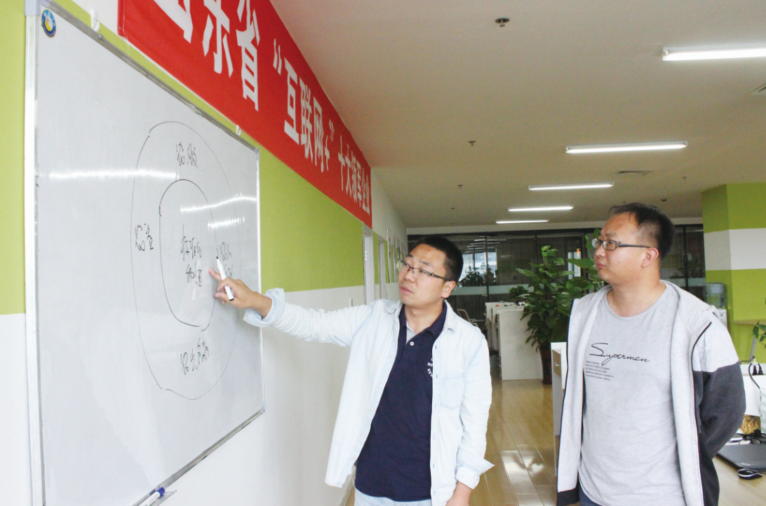 聚焦“互聯(lián)網(wǎng)+農(nóng)業(yè)”，80后小伙打造“種地?！逼脚_