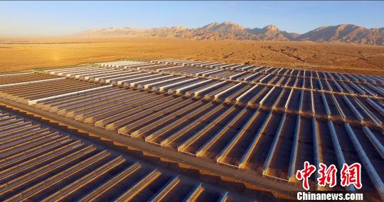 中國首個大型商業(yè)化光熱電站一次帶電并網(wǎng)成功