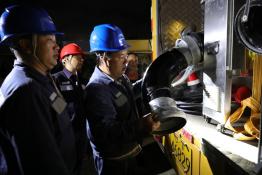 廣東電網(wǎng)用電力應(yīng)急排澇車(chē)搶險(xiǎn)救災(zāi) 