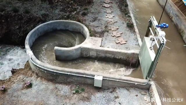 小型發(fā)電機，放到河里就有免費的電，一天產的電夠60戶人家用