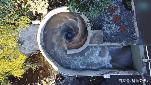 小型發(fā)電機，放到河里就有免費的電，一天產的電夠60戶人家用