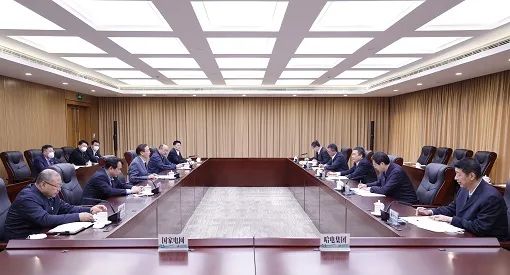 國網(wǎng)董事長辛保安與哈電集團董事長曹志安會談